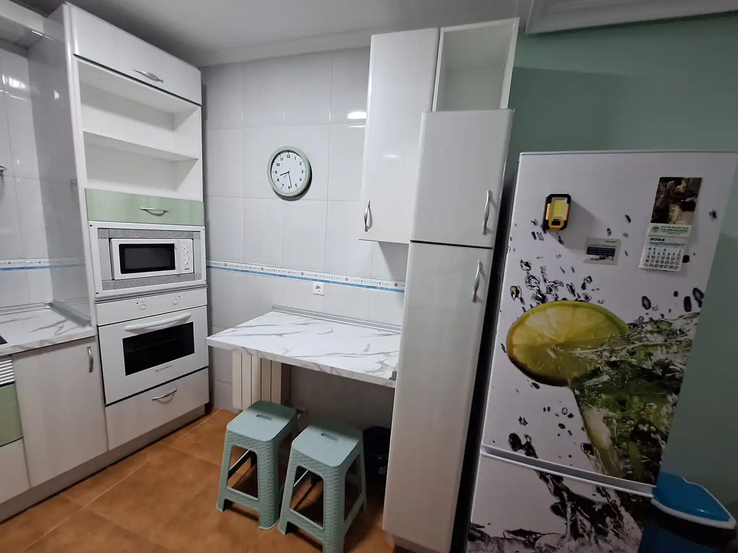 Kitchen of Flat for share in León Capital   with Heating, Parquet flooring and Storage room