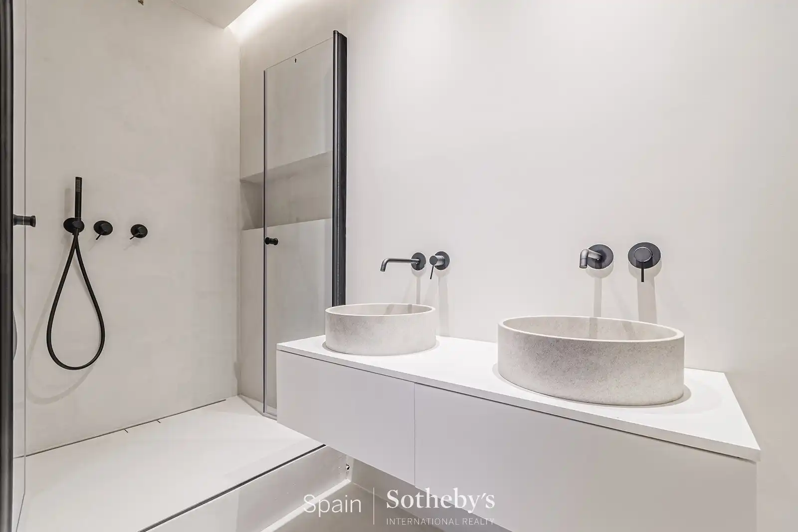 Bany de Apartament en venda en Barcelona amb Aire condicionat i Calefacció