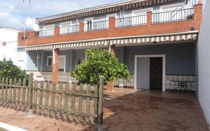 Vista exterior de Casa o xalet en venda en  Córdoba Capital amb Aire condicionat, Calefacció i Jardí privat