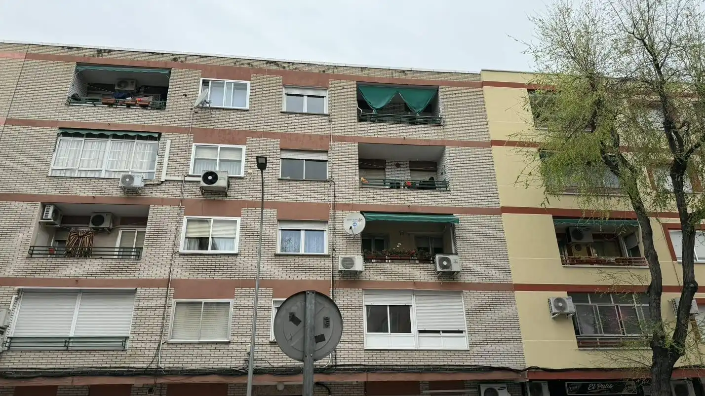 Vista exterior de Piso en venta en Parla con Calefacción y Terraza