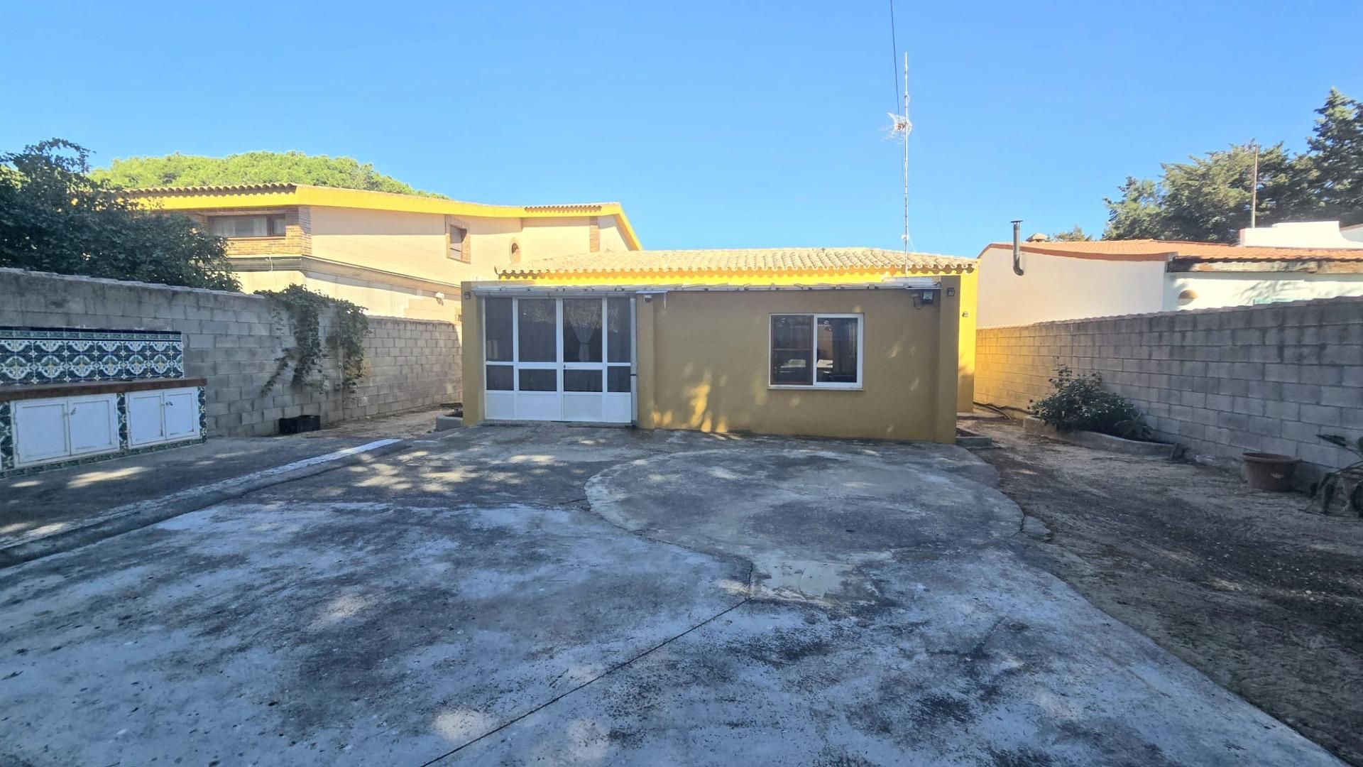 Exterior view of House or chalet for sale in Chiclana de la Frontera  with Private garden and Terrace