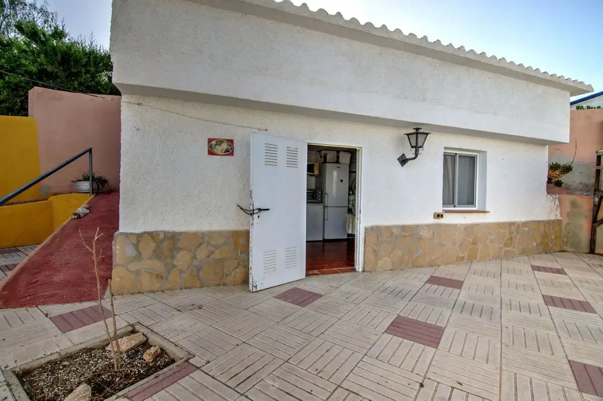 Vista exterior de Casa o xalet en venda en Mutxamel amb Aire condicionat, Calefacció i Jardí privat