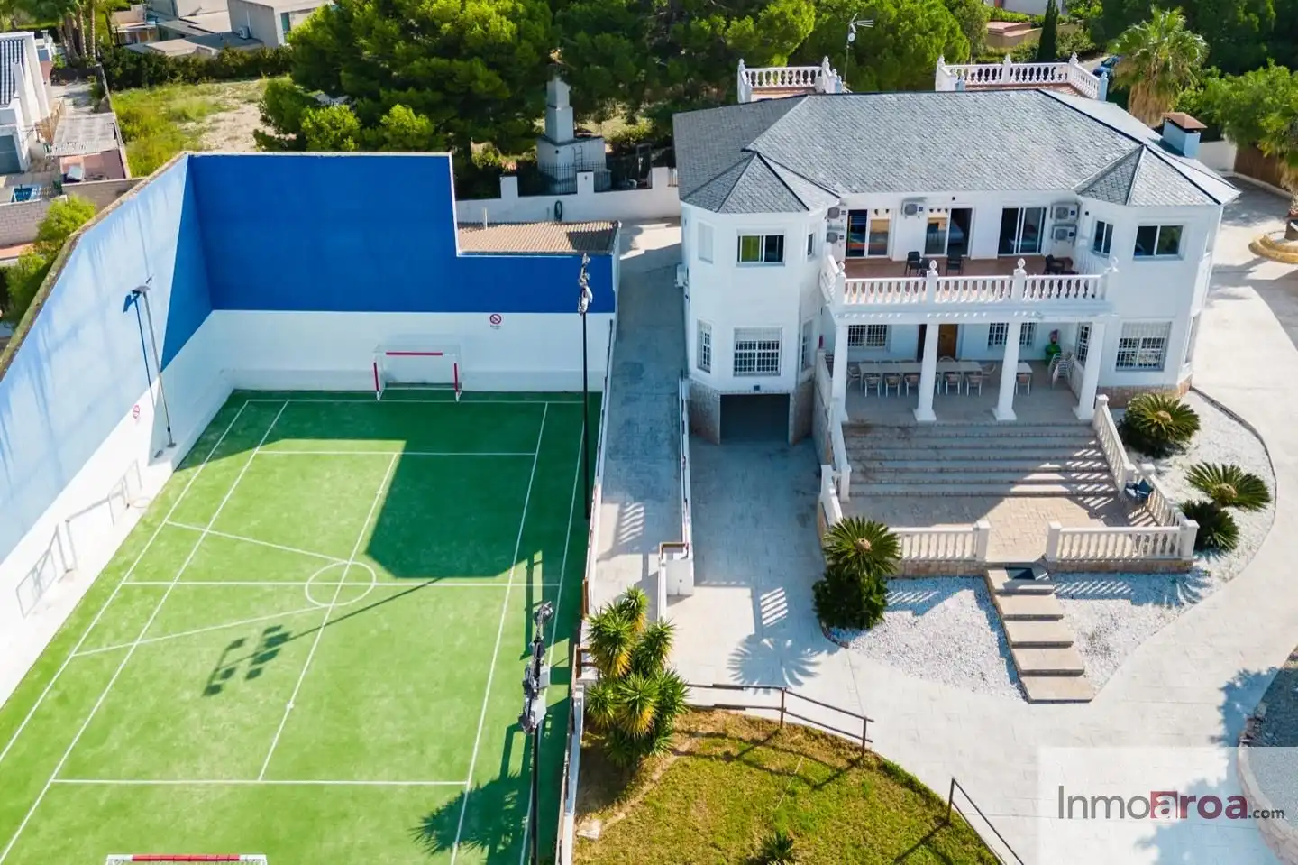 Vista exterior de Casa o xalet de lloguer en Bétera amb Aire condicionat, Calefacció i Jardí privat
