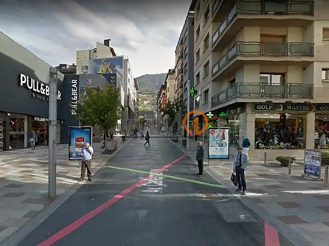 Vista exterior de Local en venda en Escaldes – Engordany amb Calefacció