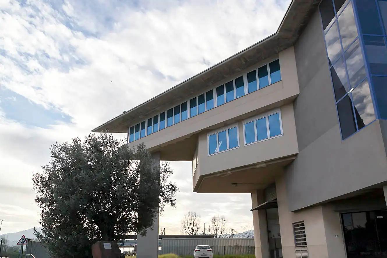 Vista exterior de Nave industrial en venta en Molins de Rei con Alarma