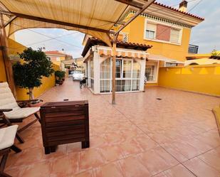 Vista exterior de Casa adosada en venda en Águilas amb Jardí privat, Terrassa i Balcó