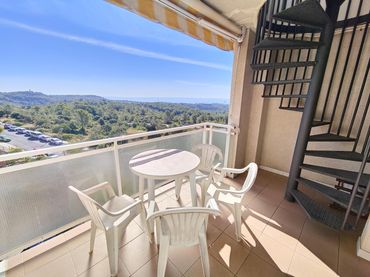 Attique avec balcon à vendre à Carrer Violant d'Hongria
