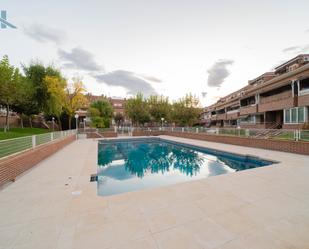 Piscina de Pis en venda en Sevilla la Nueva amb Aire condicionat i Terrassa