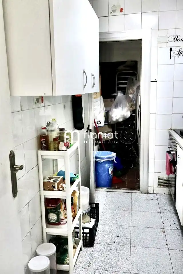 Kitchen of Ground floor for sale in Santa Coloma de Gramenet