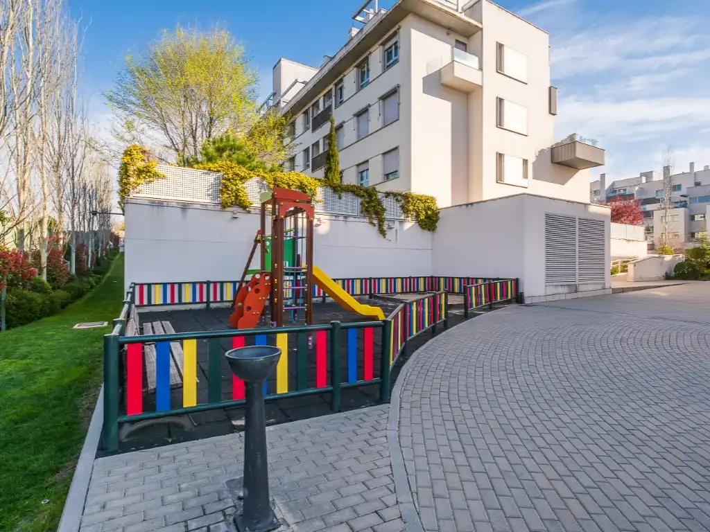 Exterior view of Flat for rent in Madrid  with Air Conditioner, Private garden and Terrace