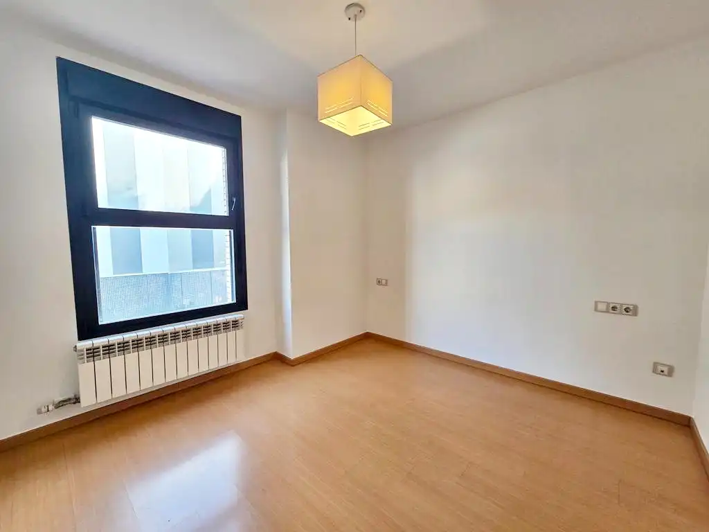 Schlafzimmer von Wohnung zur Miete in Valdemoro mit Heizung, Parkett und Ofen