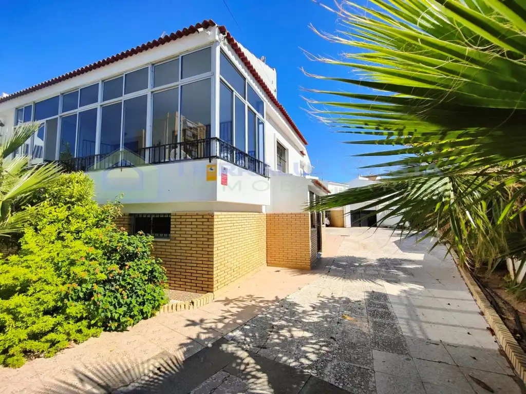 Vista exterior de Casa o xalet en venda en La Antilla amb Jardí privat, Terrassa i Traster