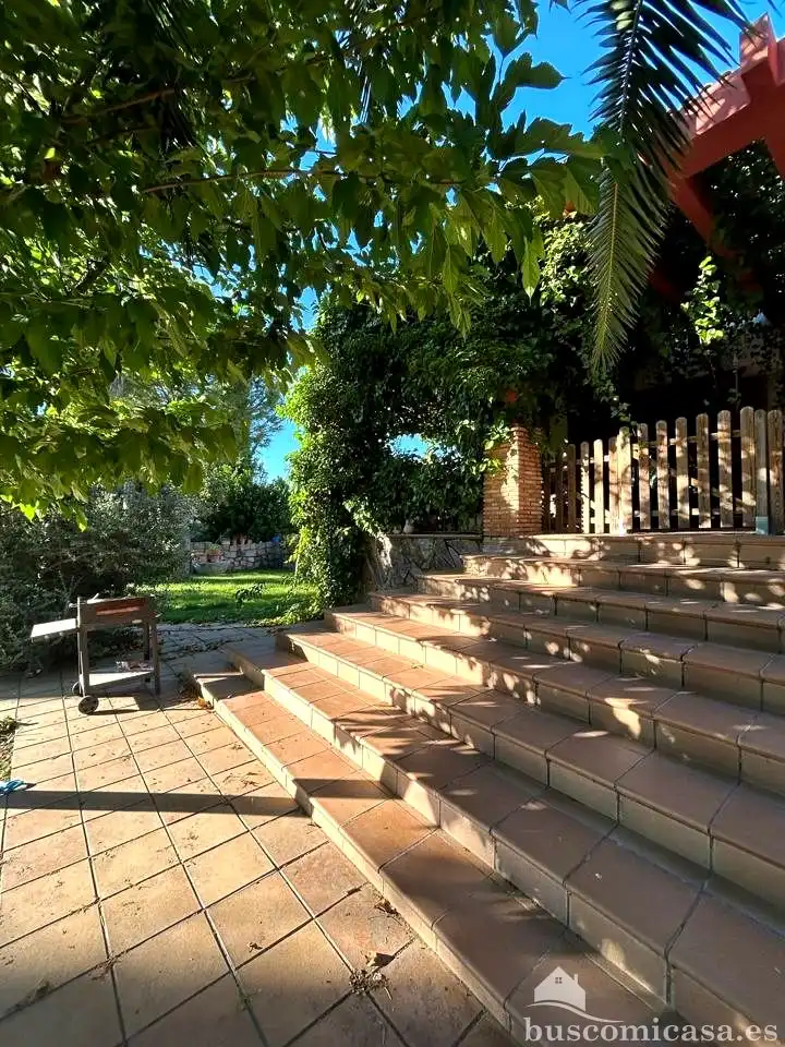 Jardí de Casa adosada en venda en Linares amb Aire condicionat, Jardí privat i Terrassa