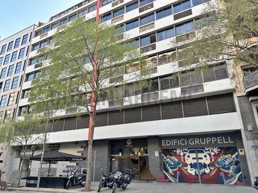 Oficina amb ascensor en venda a Calle Calàbria