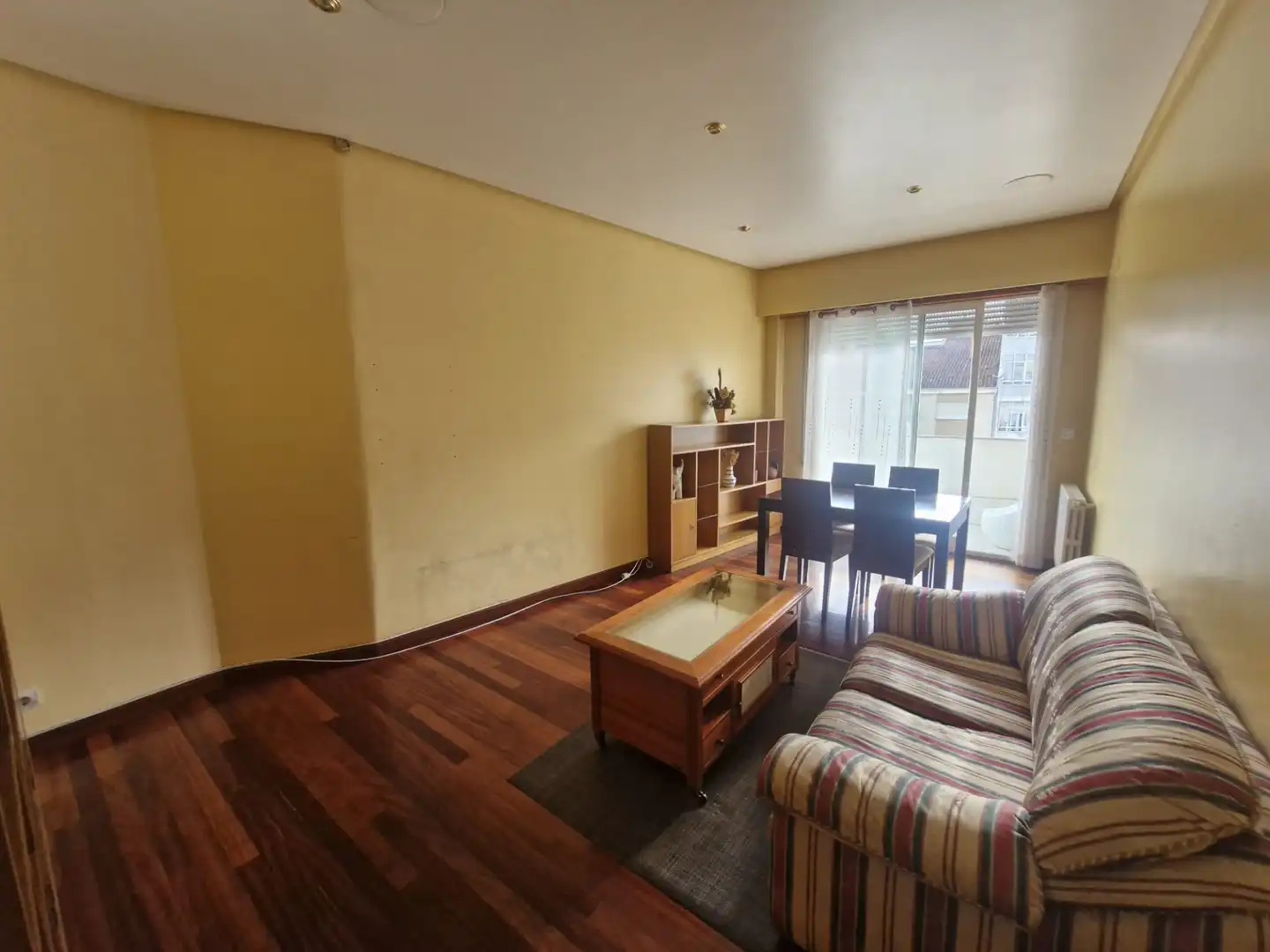 Sala d'estar de Apartament de lloguer en Ourense Capital  amb Calefacció, Parquet i Moblat