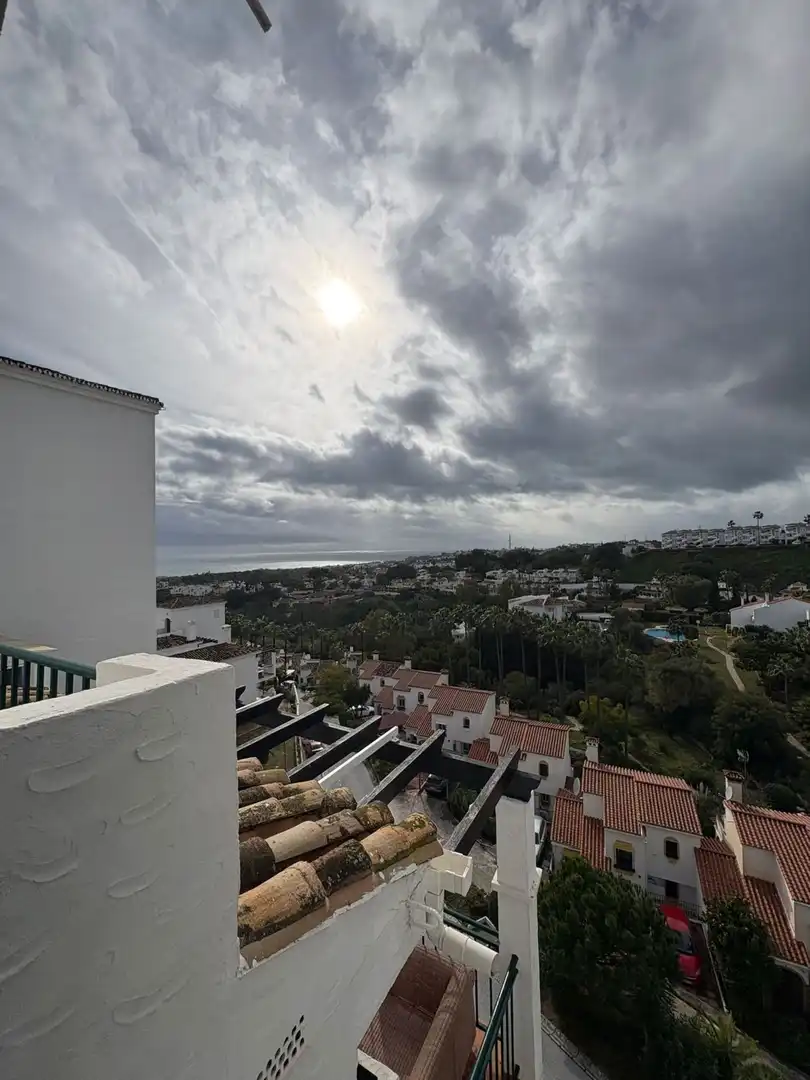Vista exterior de Dúplex en venda en Mijas amb Calefacció, Terrassa i Piscina comunitària