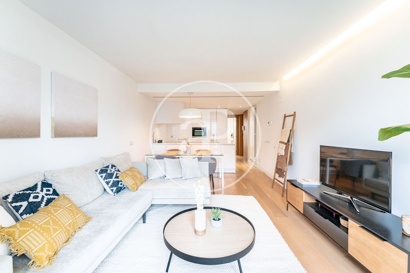 Living room of Flat to rent in  Madrid Capital  with Air Conditioner, Heating and Storage room