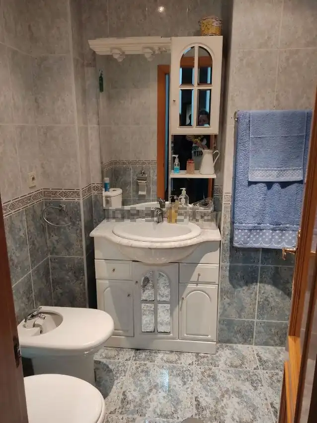 Badezimmer von Erdgeschoss zum Verkauf in Albacete mit Klimaanlage, Heizung und Abstellraum