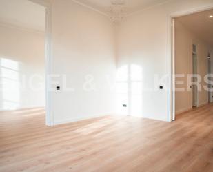 Dormitori de Apartament de lloguer en  Barcelona Capital amb Calefacció