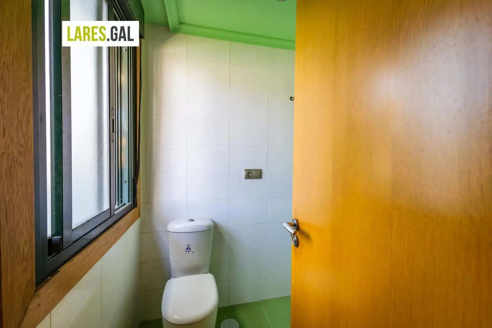 Bathroom of Attic for sale in Cangas   with Terrace