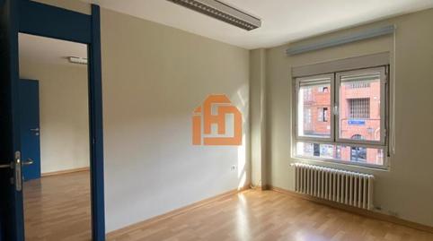 Foto 2 de Oficina de lloguer a Doctor Fleming, Crucero, León