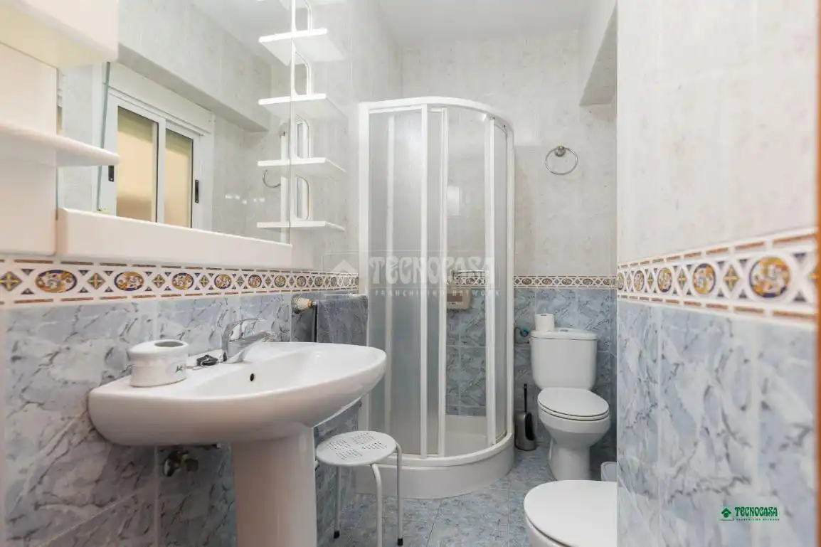 Baño de Piso en venta en Almería con Aire acondicionado