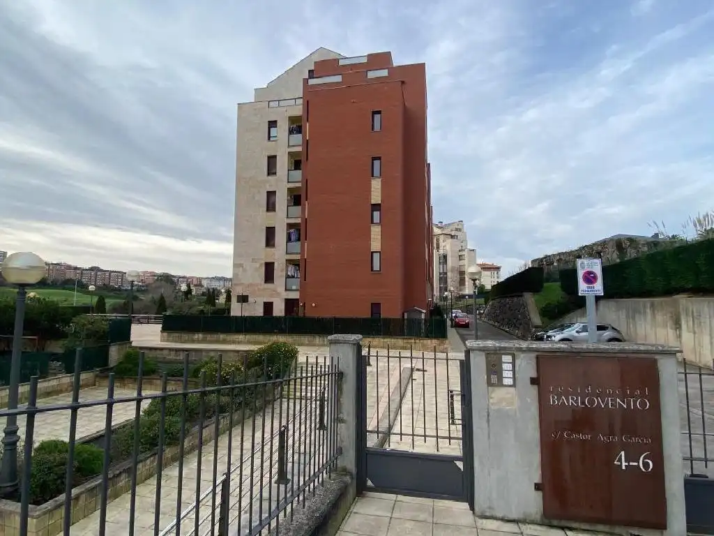 Vista exterior de Pis en venda en Santander