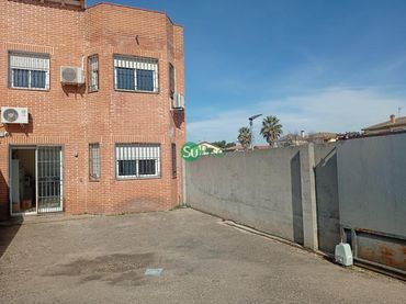 Casa aparellada amb jardí en venda a Calle del Cerro 1