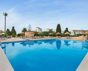 Piscina de Casa adosada en venda en Mijas amb Aire condicionat