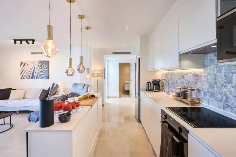 Kitchen of Ground floor for rent in Benahavís  with Air Conditioner, Private garden and Terrace