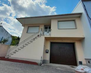 Vista exterior de Casa o xalet en venda en Boiro amb Jardí privat, Terrassa i Traster