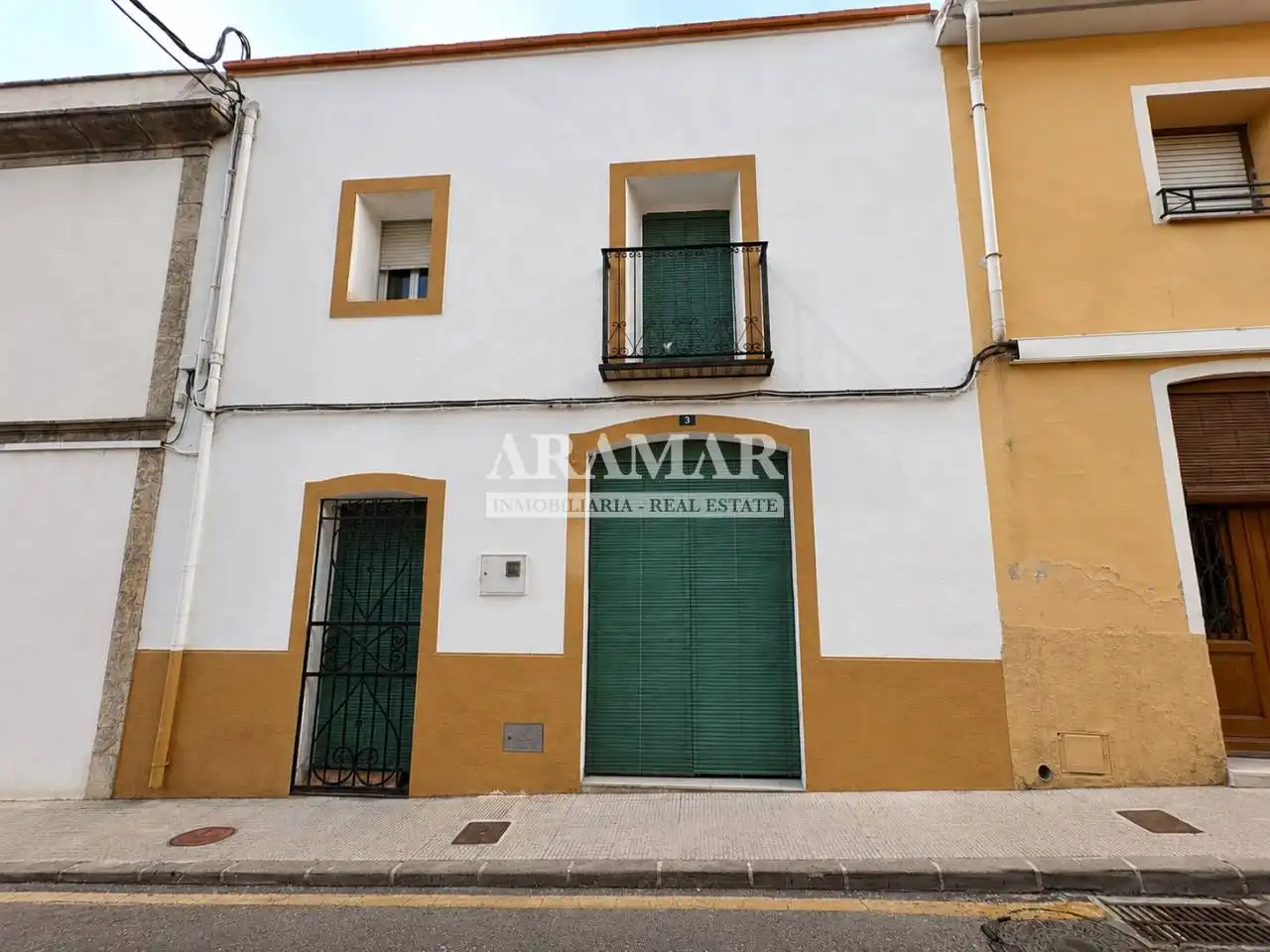 Vista exterior de Casa o xalet en venda en Sagra amb Jardí privat, Terrassa i Moblat