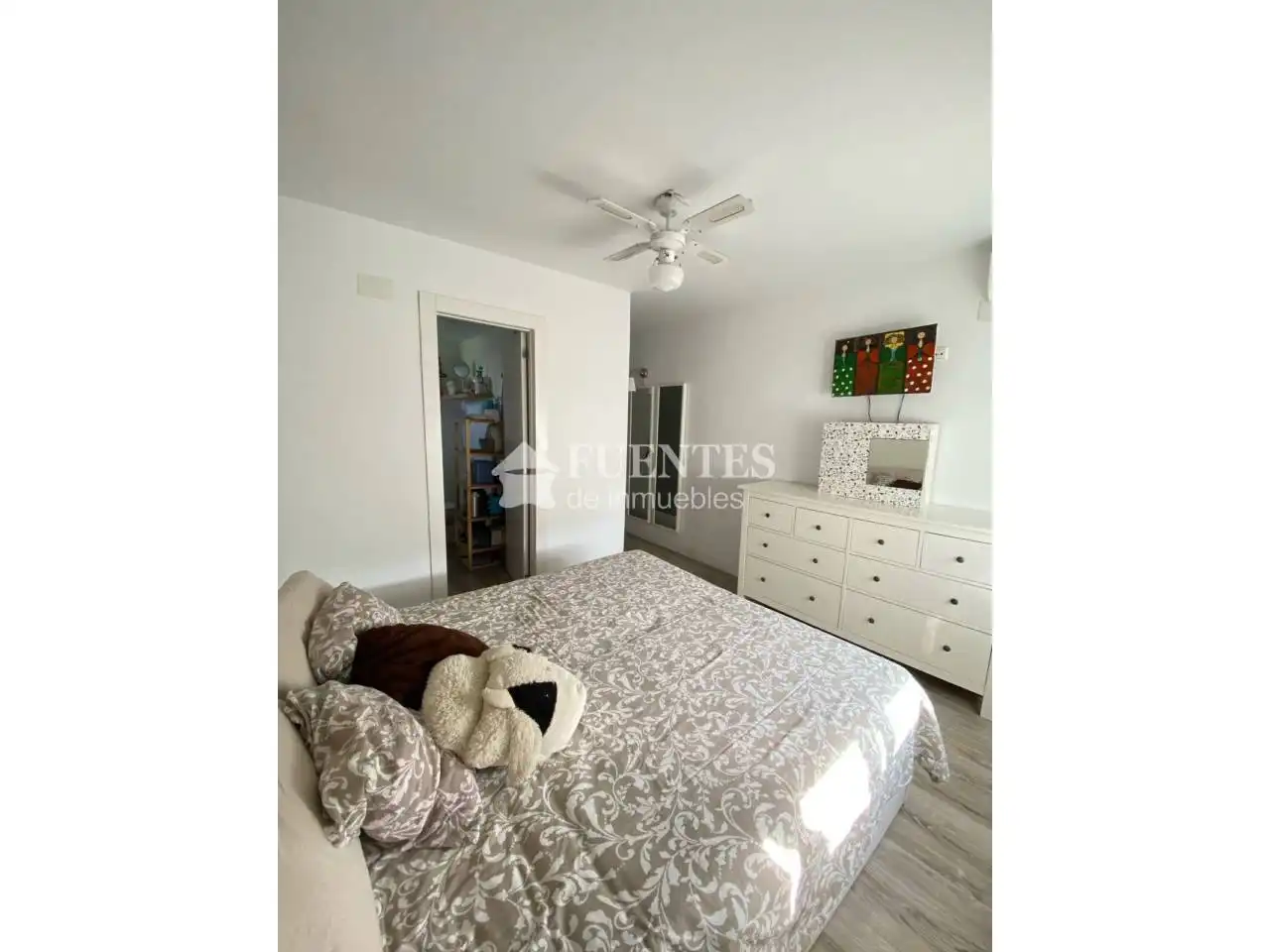 Habitación de Piso en venta en Alicante / Alacant con Aire acondicionado, Terraza y Piscina comunitaria