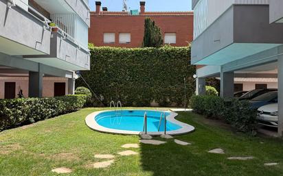 Piscina de Pis en venda en Sant Just Desvern amb Calefacció, Traster i Piscina comunitària