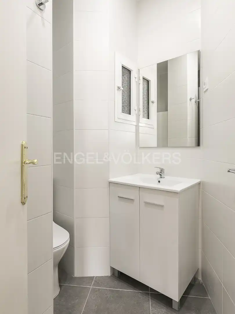 Bathroom of Flat for rent in Barcelona  with Air Conditioner, Heating and Parquet flooring