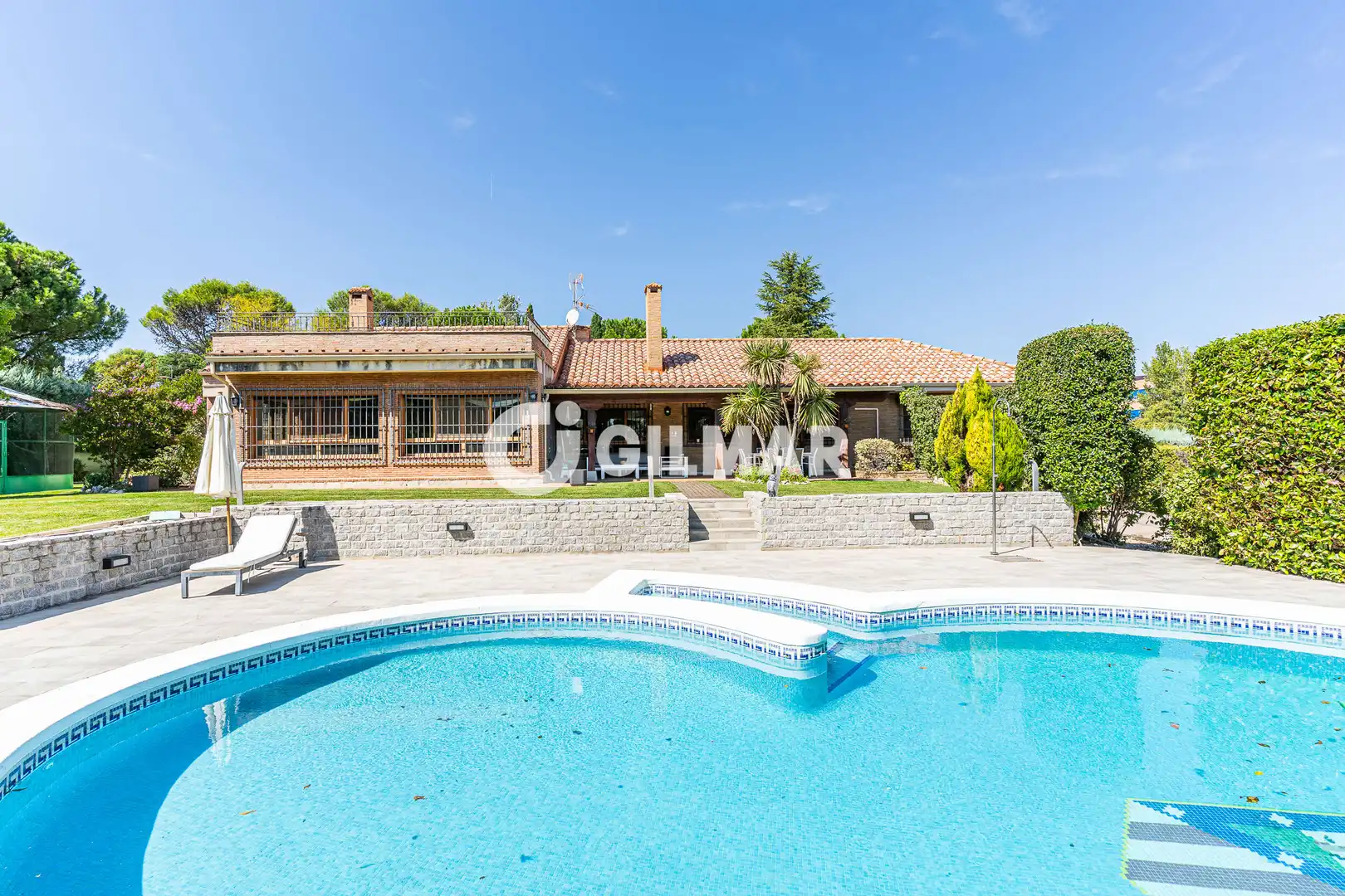 Detached house with pool for sale in Las Lomas