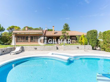 Villa con piscina in vendita a Las Lomas
