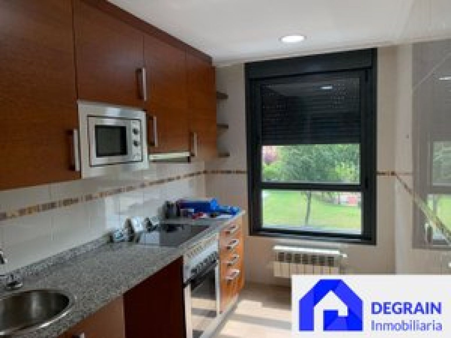 Cuina de Pis en venda en Oviedo  amb Calefacció i Traster