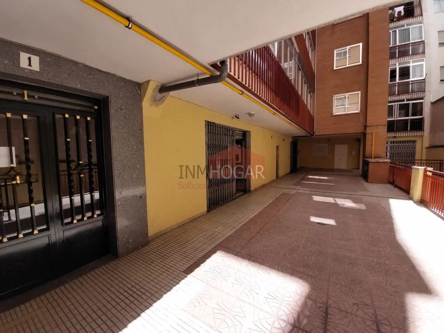 Parking de Piso en venta en Ávila con Calefacción, Terraza y Trastero