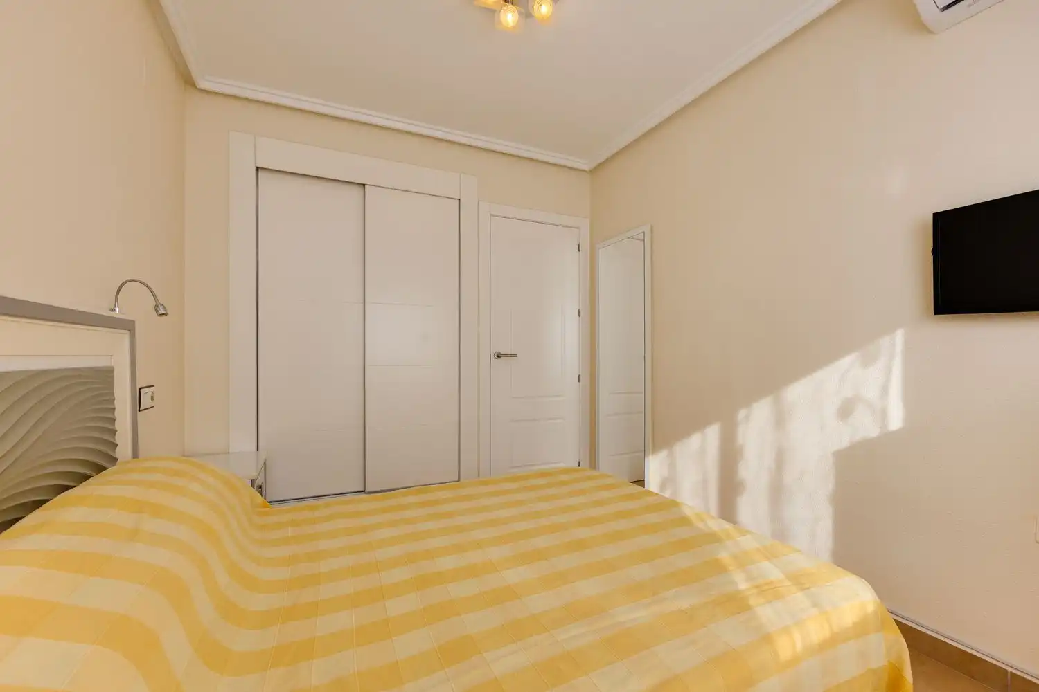 Dormitori de Casa o xalet en venda en Zona Carrefour - Urbanizaciones
