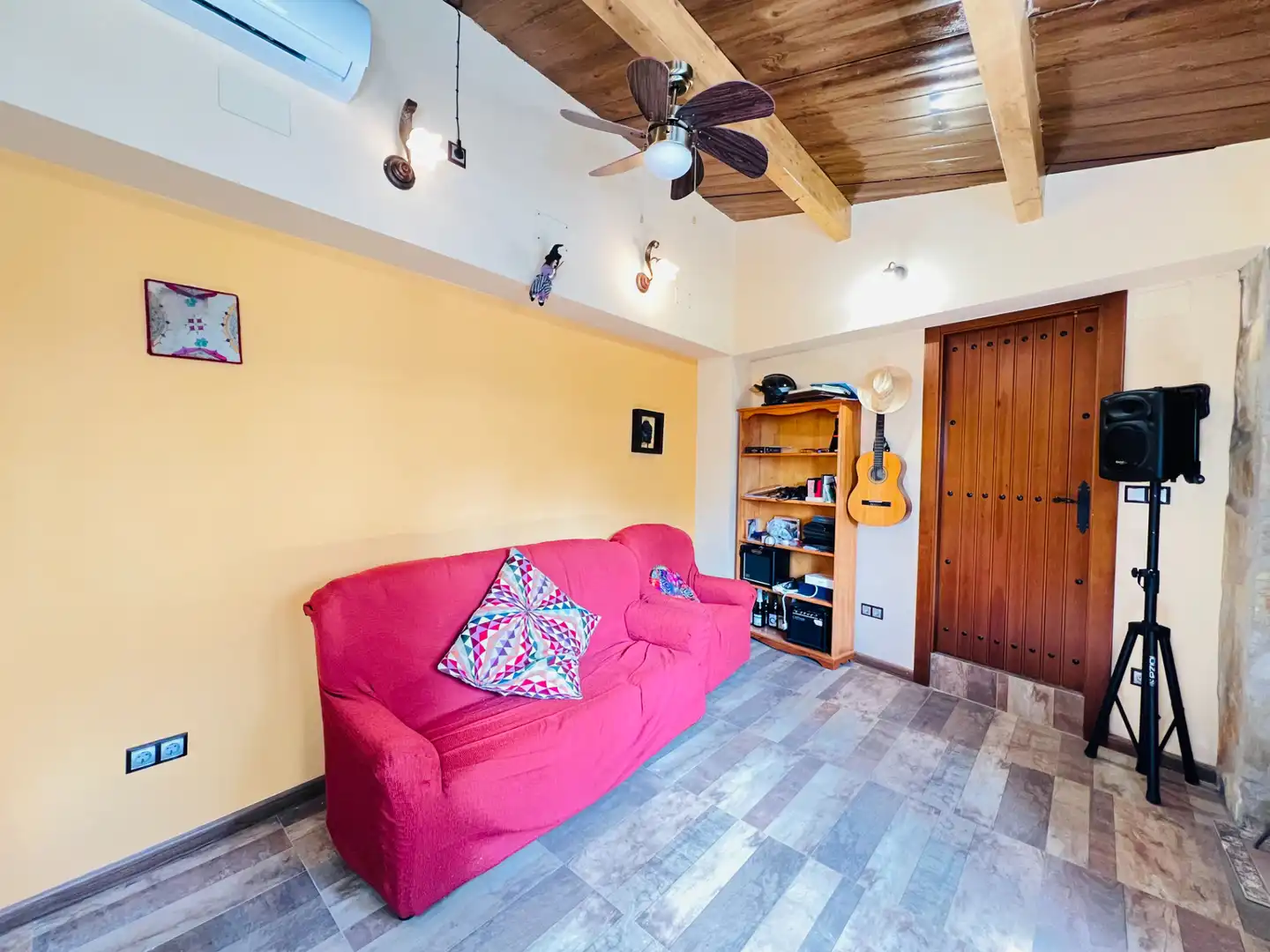 Living room of Detached homes for sale in Zaragoza  with Air Conditioner, Heating and Furnished