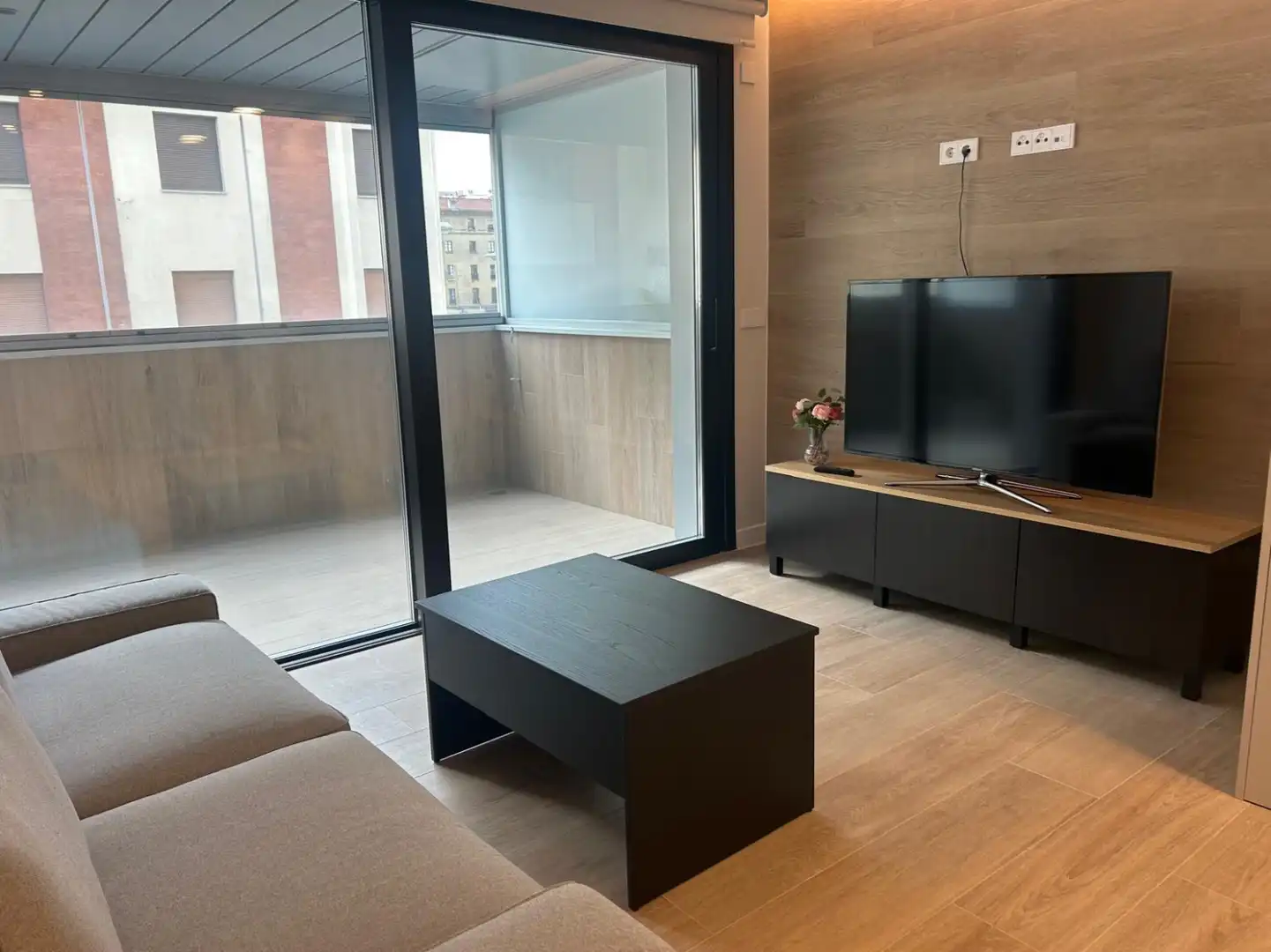 Wohnzimmer von Wohnung zur Miete in  Pamplona / Iruña mit Klimaanlage, Heizung und Terrasse