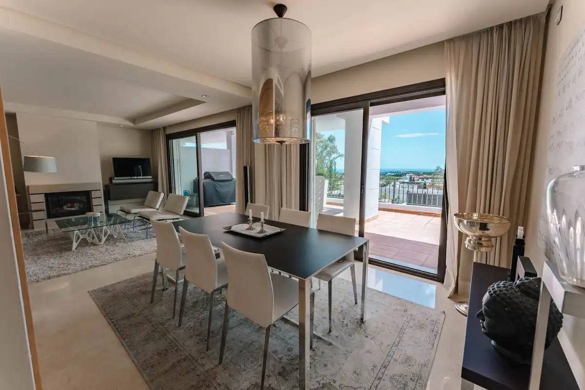Menjador de Apartament en venda en Benahavís amb Alarma