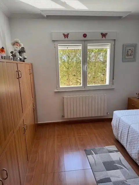 Dormitori de Casa o xalet en venda en Calvarrasa de Arriba amb Calefacció, Jardí privat i Terrassa