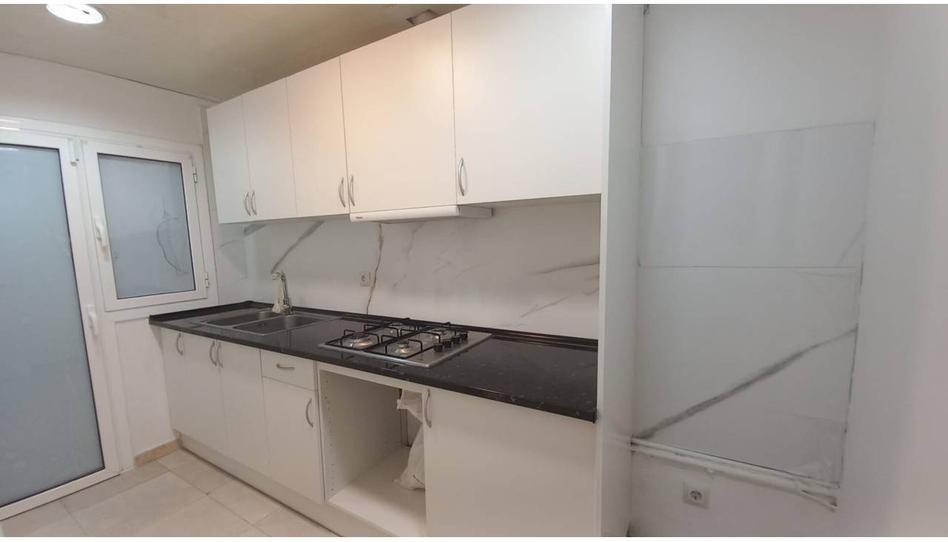 Foto 1 de Piso en venta en Olot, Les Arenes - La Grípia  Can Montllor, Barcelona