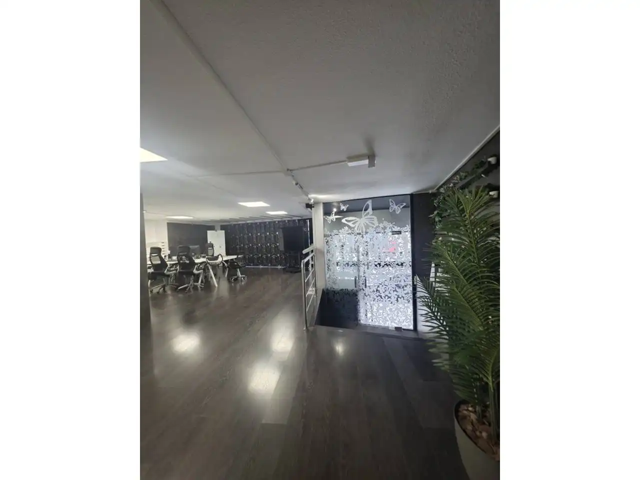 Commercial properties for rent in Manresa  with Air Conditioner and Alarm