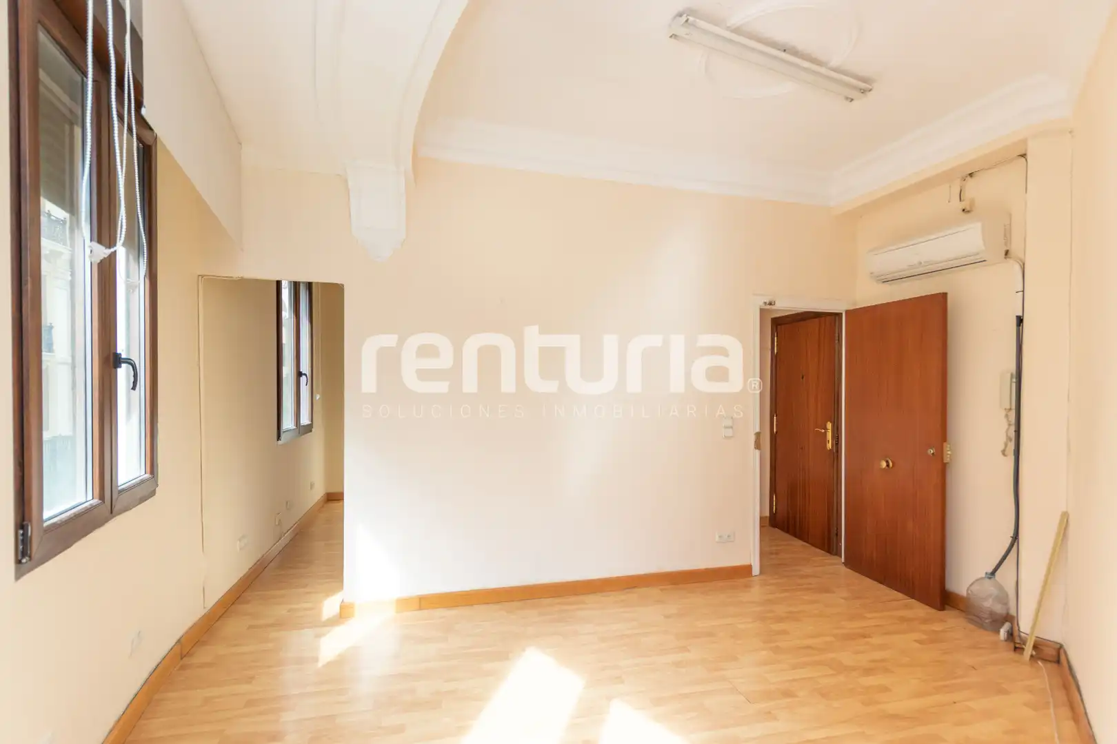 Habitación de Oficina de alquiler en Valencia con Aire acondicionado