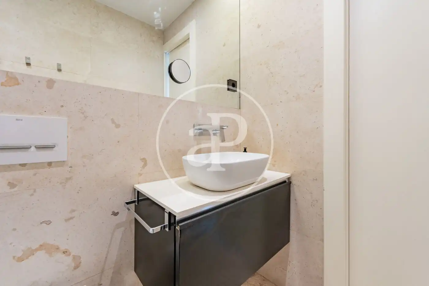 Badezimmer von Wohnung zur Miete in Madrid mit Klimaanlage, Heizung und Möbliert