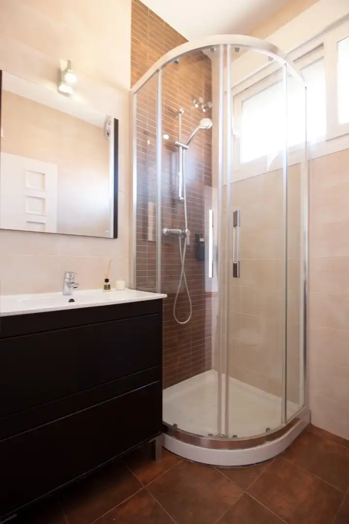 Bathroom of Flat for rent in Sevilla  with Air Conditioner and Heating