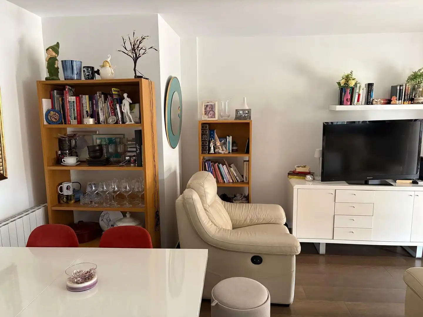 Living room of Flat for rent in Granada  with Air Conditioner, Heating and Furnished